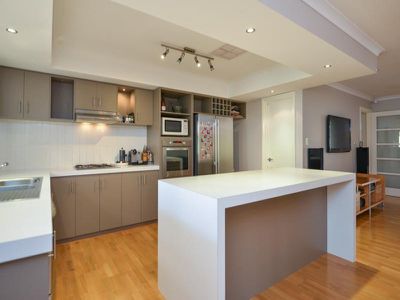 4 Buchanan Court, Somerville