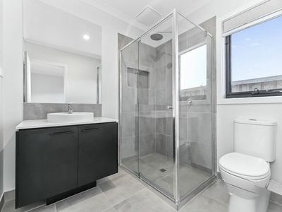 17 Chesney Rise, Officer