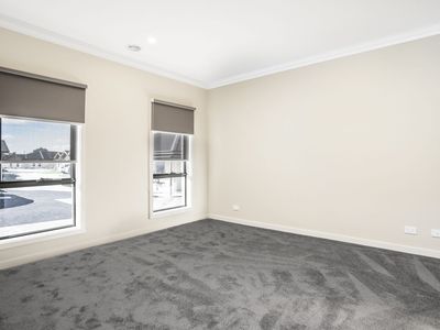 5 / 1 Roger St, Romsey