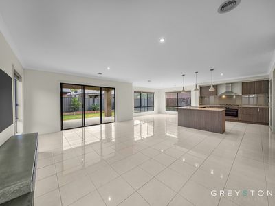 10 Caro Way, Fraser Rise