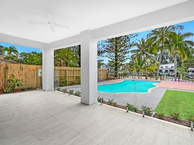 5 Park Ave, Broadbeach Waters