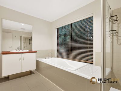 13 Hunt Club Road, Narre Warren South