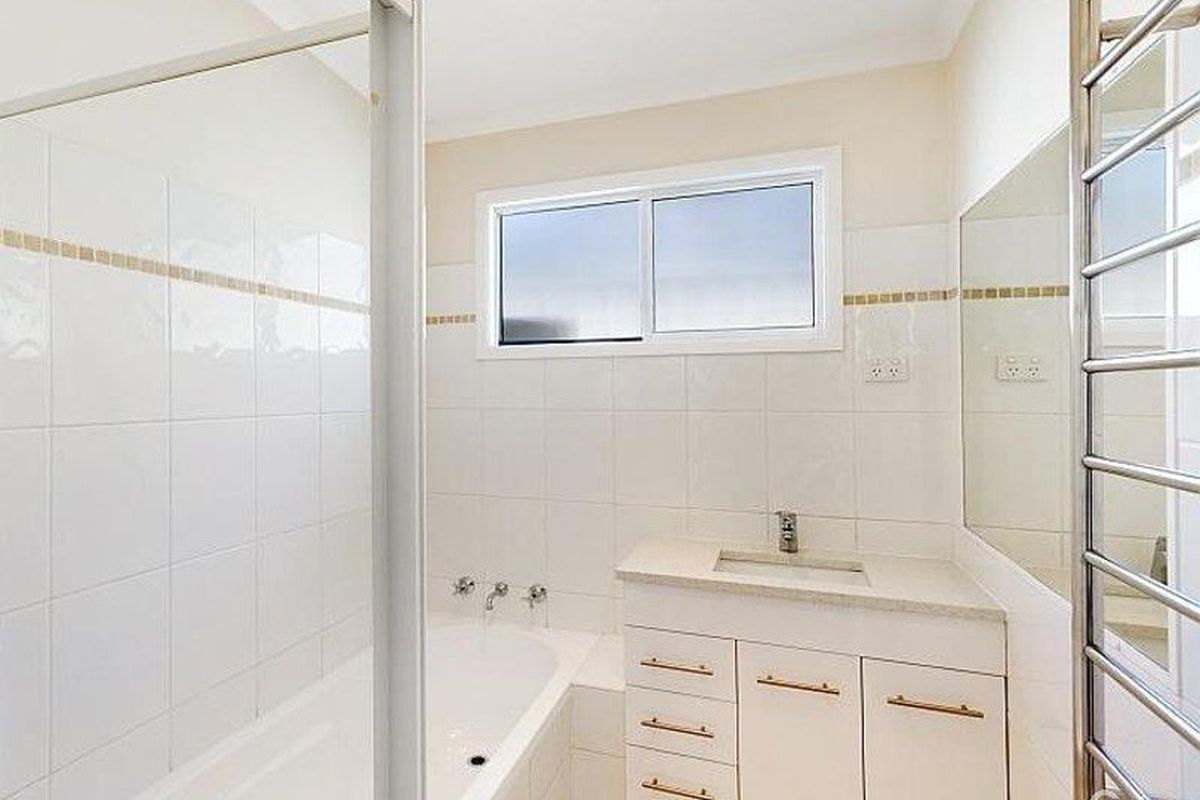 11 Lisarow Street, Lisarow