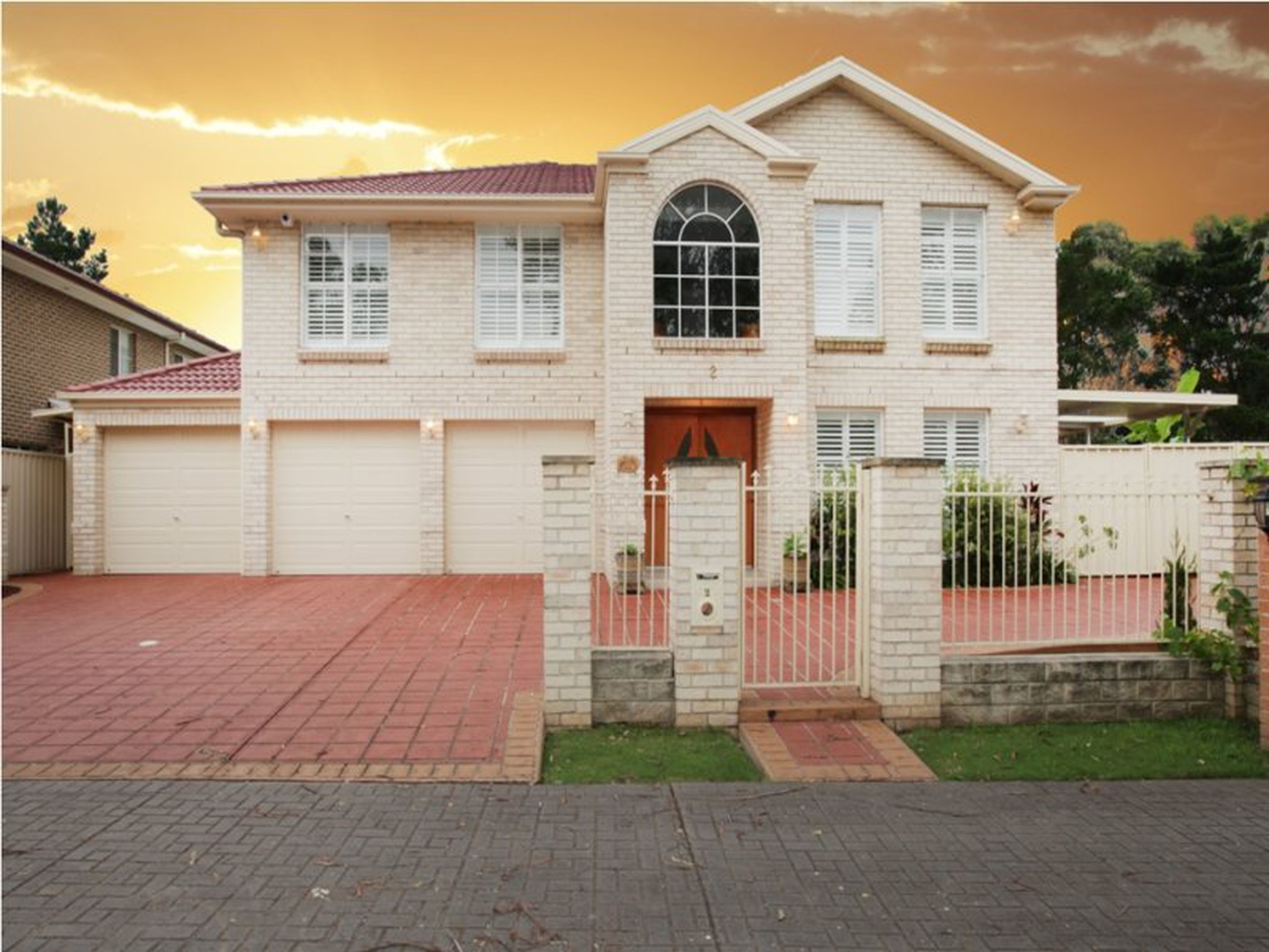 2 Fairwater Court, GLENMORE PARK