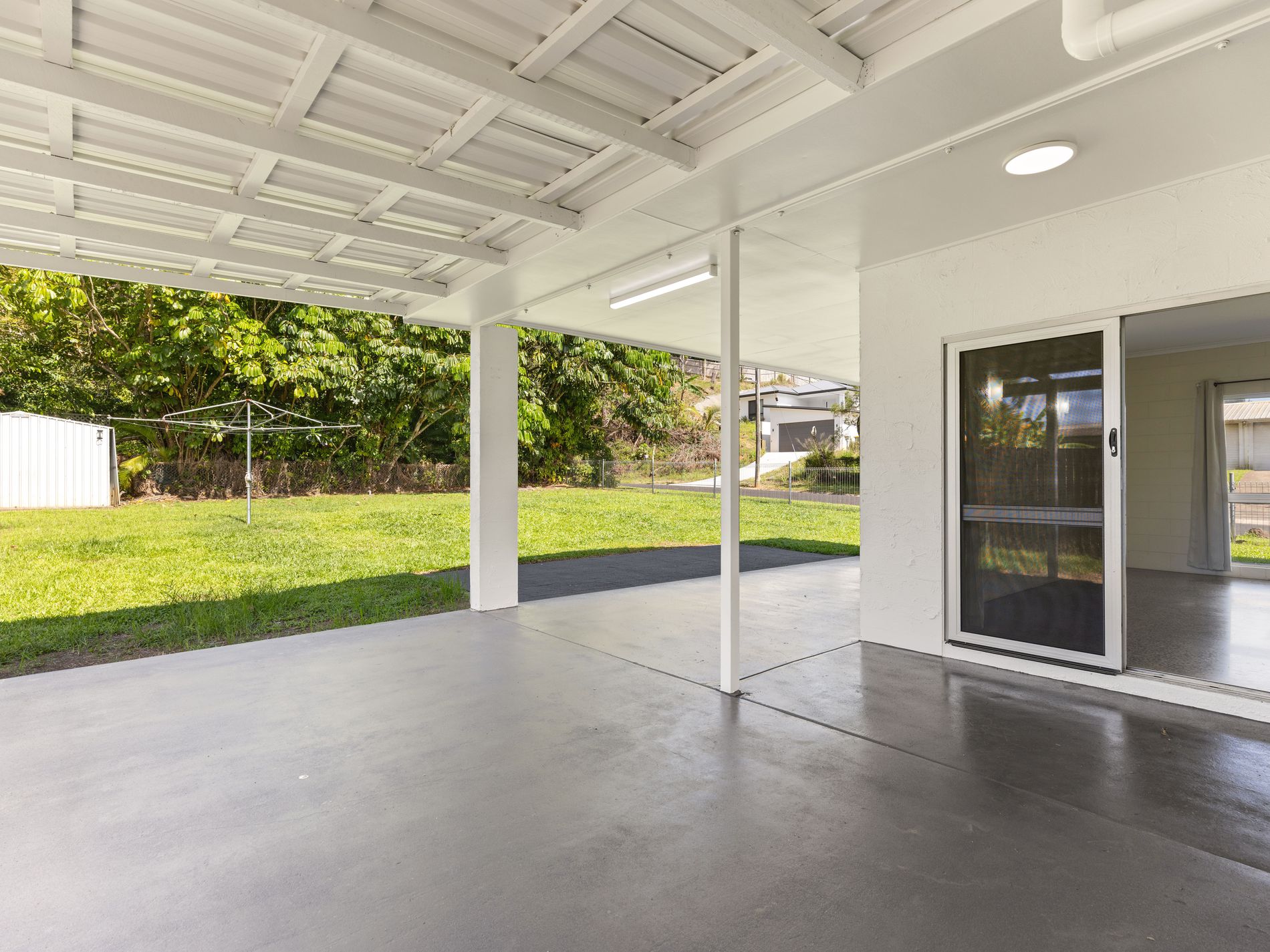 25 Hollywood Boulevard, White Rock