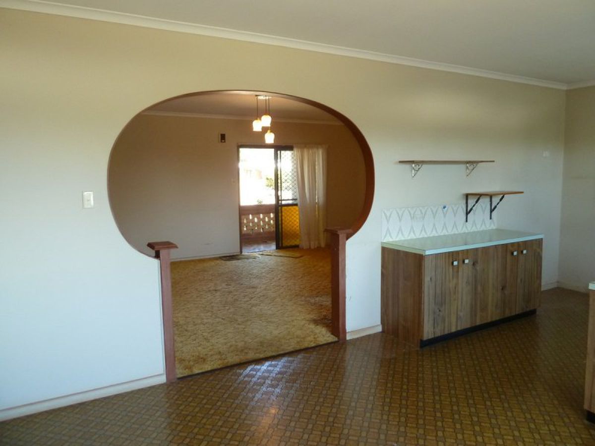 27 Putt St., Atherton
