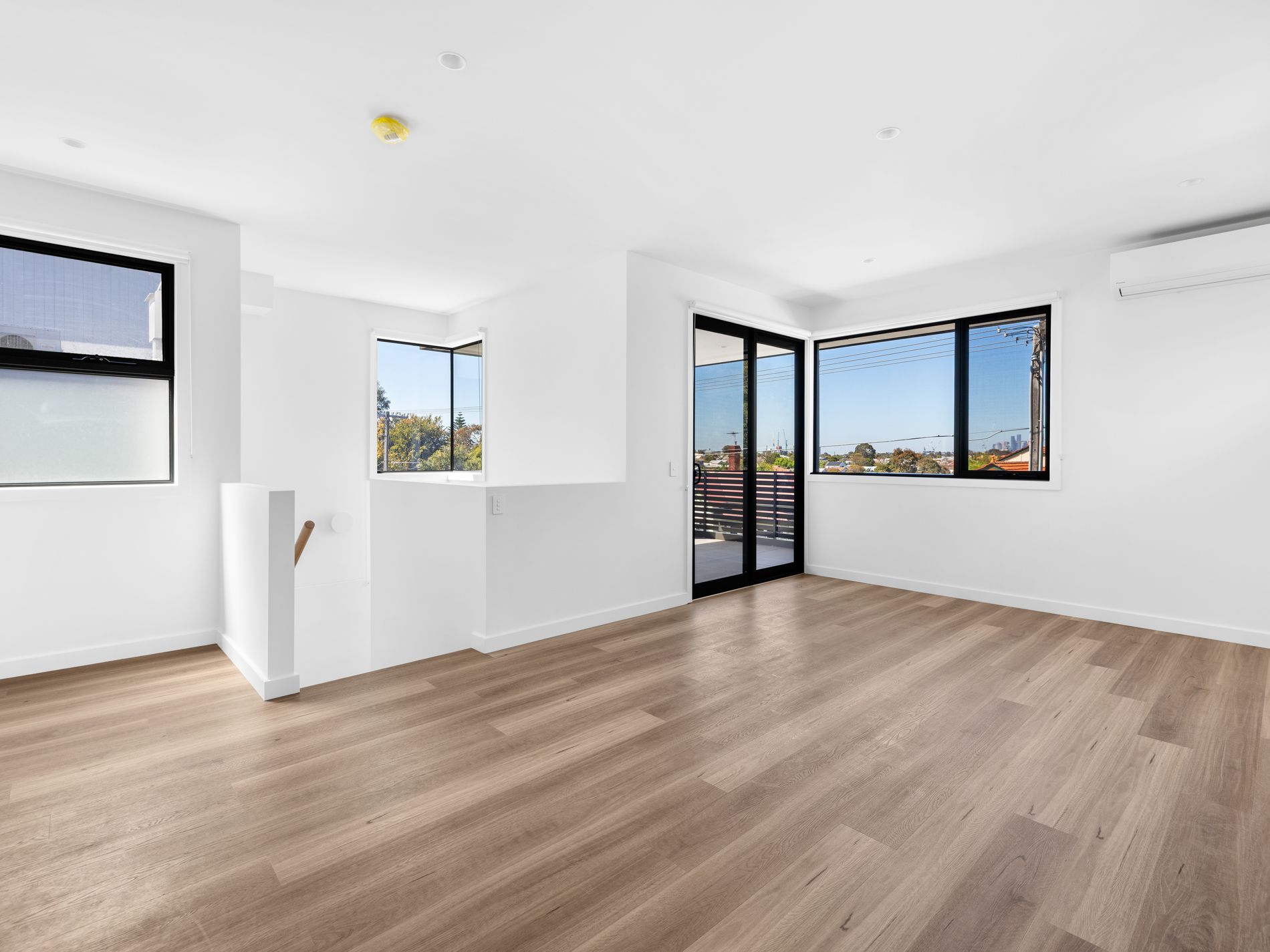 1 / 12 Irvine Crescent, Brunswick West