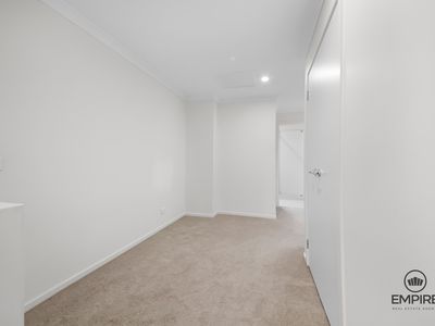 8 Pamir Circuit, Clyde North