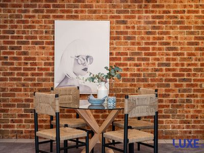 16 Gratton Place , Isaacs