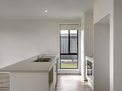 8 Johnstone Court, Evanston Gardens