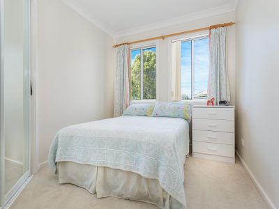 2 Stanthorpe Drive, Kanahooka
