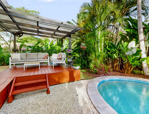 Don't Miss This Opportunity - Family Home with Pool & Side Access ! image 1