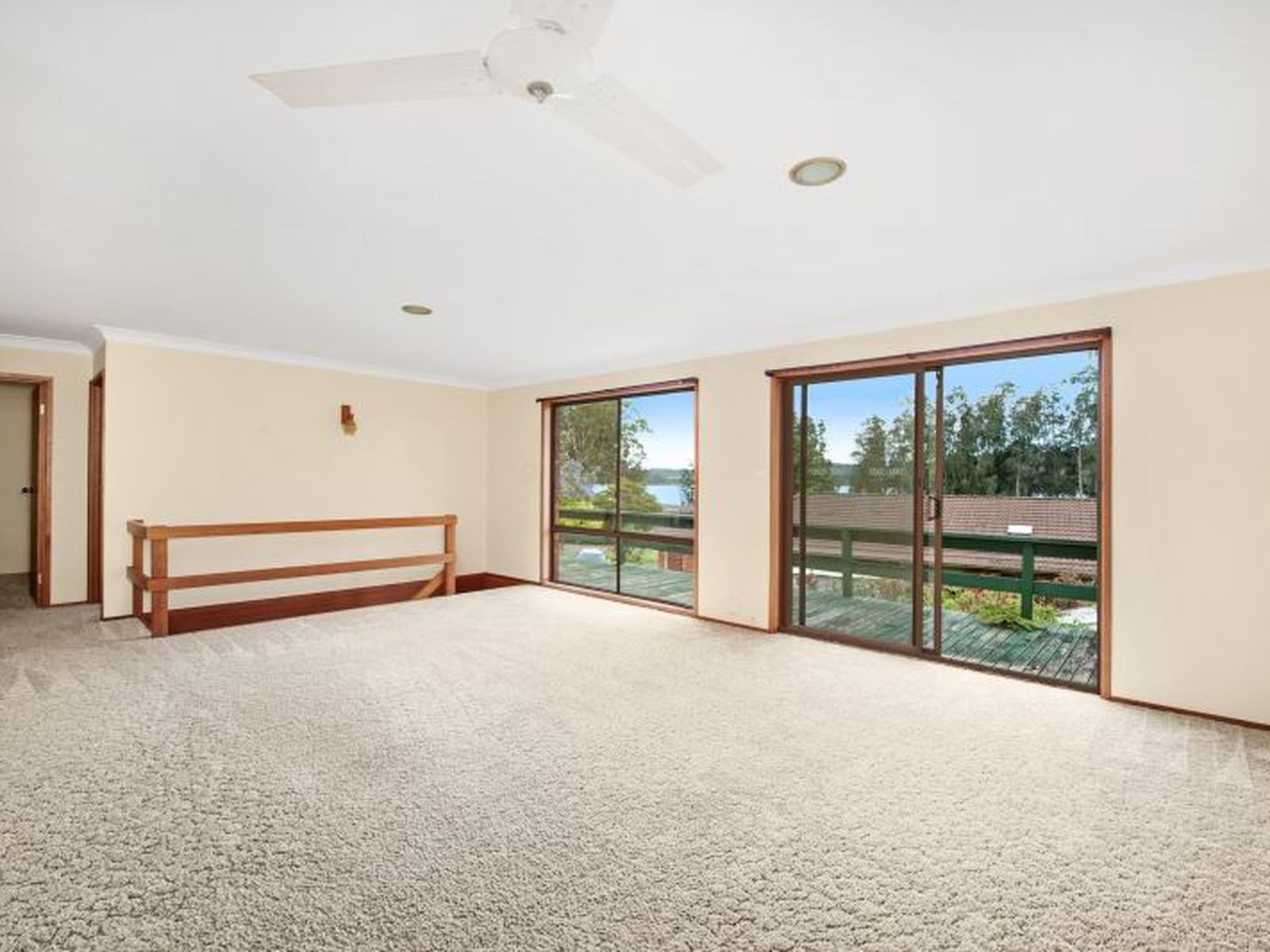 11 Kings Point Drive, Kings Point