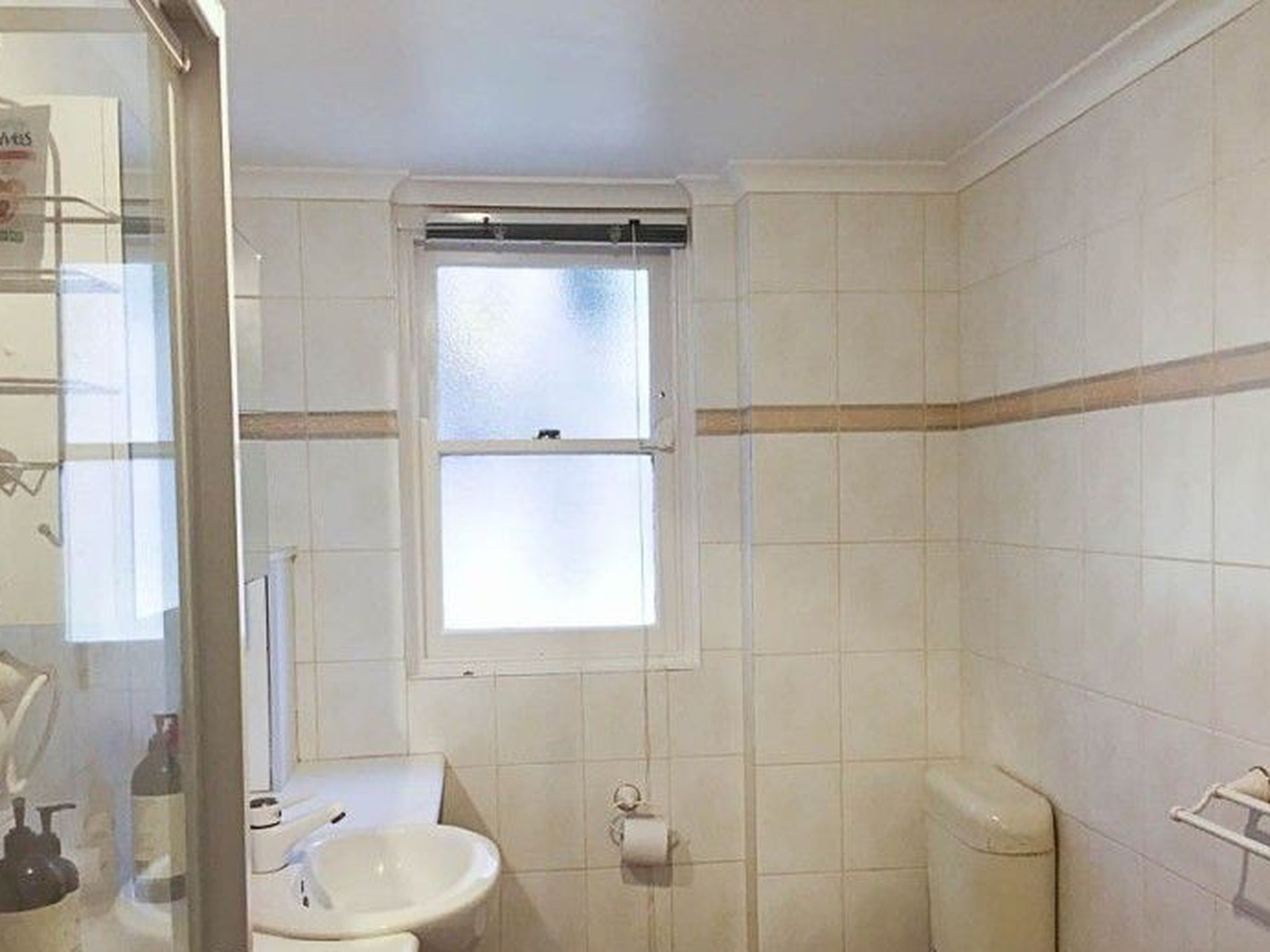 2 / 17 The Avenue, Crawley