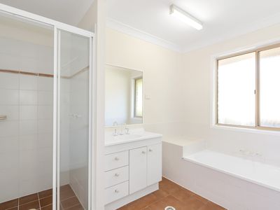4 Gembrook Court, Parkwood