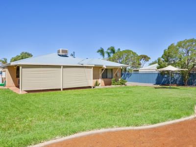 24 Holroyd Way, Boulder