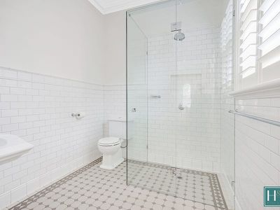 85 Napier Crescent, Essendon