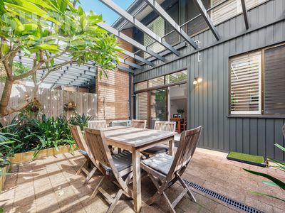 4 / 2 Hardie Street (entry in Premier St), Neutral Bay