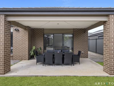 10 Caro Way, Fraser Rise