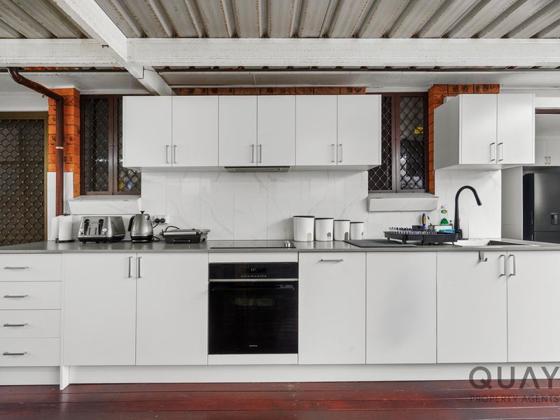 11 Merryweather Close, Minto