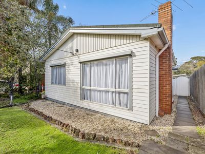9 Holland Court, Newport