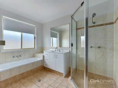 12 Fuller Avenue, Meadowbrook