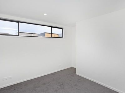 2 / 14 Horizon Drive, Maribyrnong