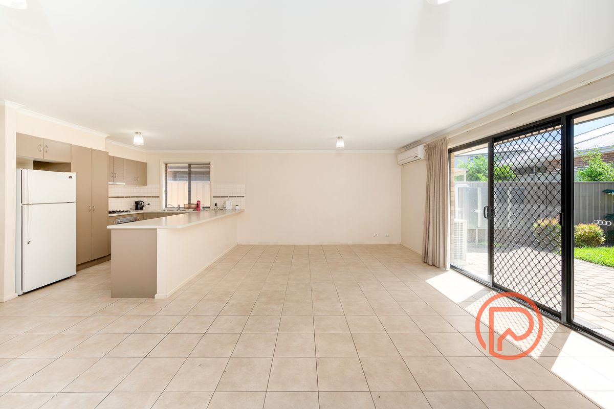 2 / 359 Hampstead Road, Northfield