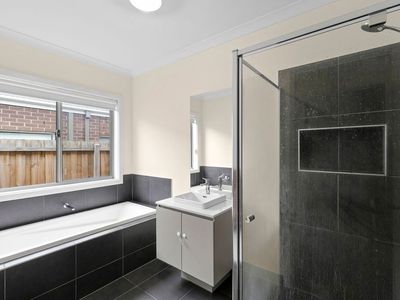98 Opal Drive, Leopold