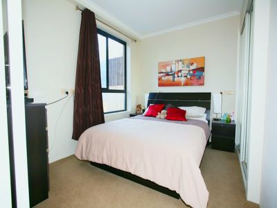 2004 / 1 Hosking Place, Sydney