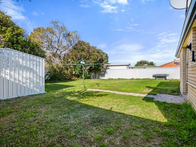 24 MANLY CRESCENT, Warnbro