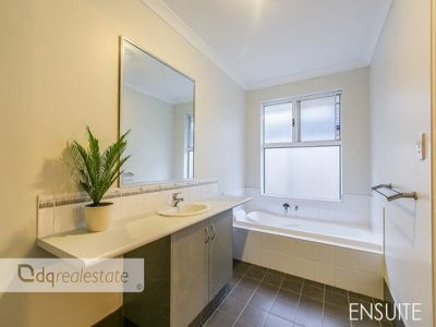 18 Liriope Parkway, Sinagra