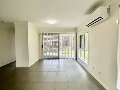 1 / 17 Kains Avenue, Brassall