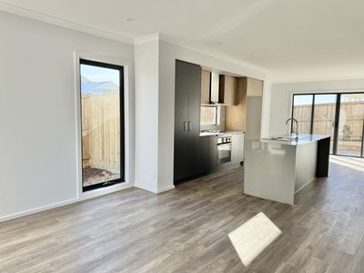 1 Interlaken Avenue, Manor Lakes