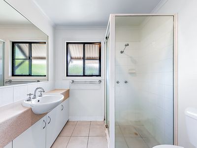 8 / 16 Beach Road, Cannonvale