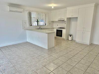 2 / 6 Olive Street, Clayton South