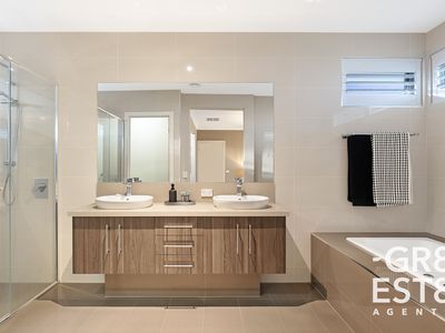 7 Crepe Avenue, Cranbourne West