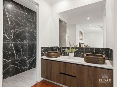 1 Marina Parade, Jacobs Well