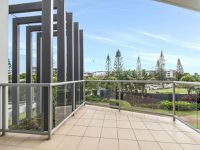 19 / 10 Grand Parade, Kawana Island