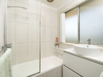 3 SERPENTINE AVENUE , Wodonga