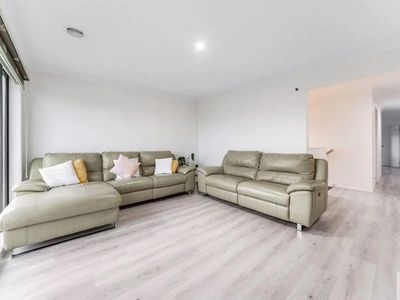 60 Ferrari Drive, Cranbourne East