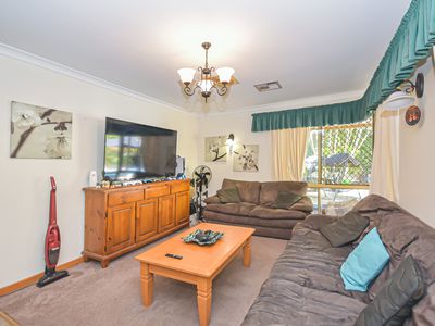 4 Carnegie Place, Greenfields