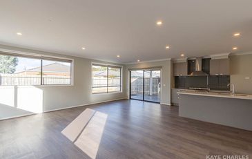 18 Peridot Avenue, Officer