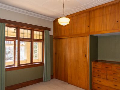 32 Garfield Avenue, Roslyn