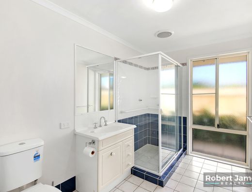 5 BEDROOM HOME WITH PARK RESERVE BACKDROP image 18