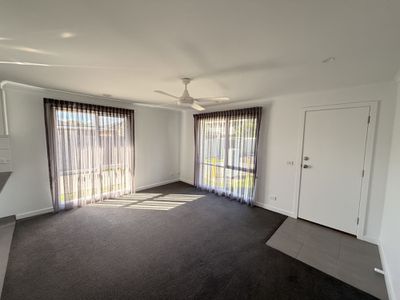 1 / 2 Mimosa Street, Newcomb