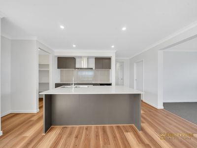 35 Ardsley Street, Manor Lakes