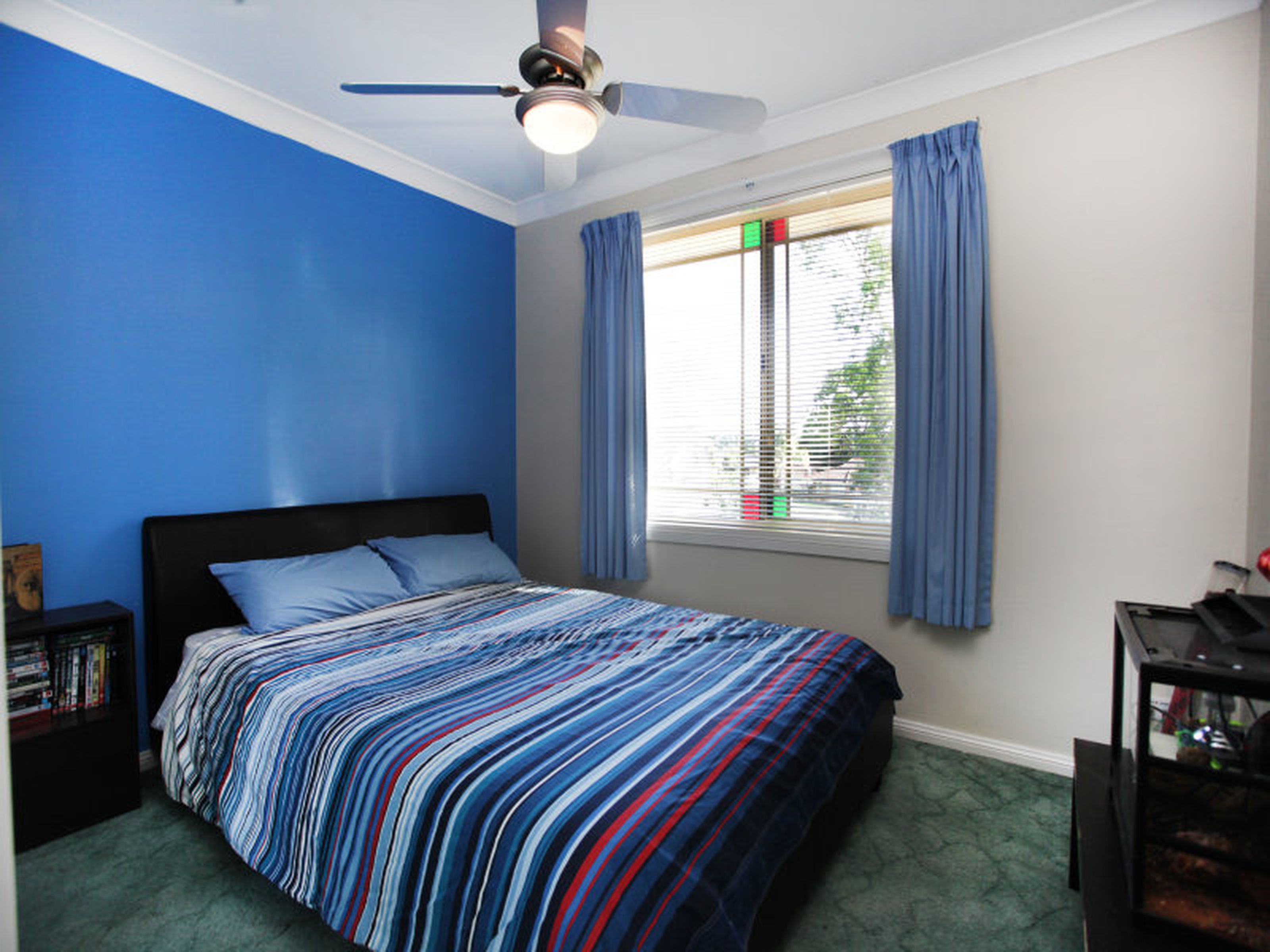 1 Barronfield Drive, GLENMORE PARK