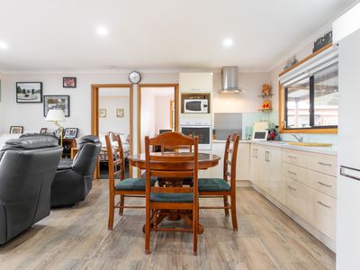 8 Brewis Place, Lake Leake