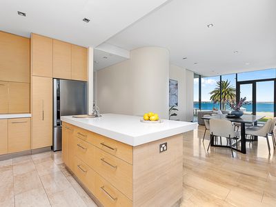 1 / 8 Mounts Bay Road, Crawley